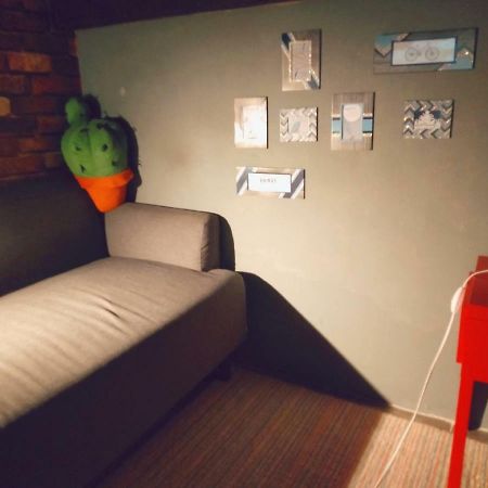 Badu Sukhumvit Dormitory Bangkok Ngoại thất bức ảnh
