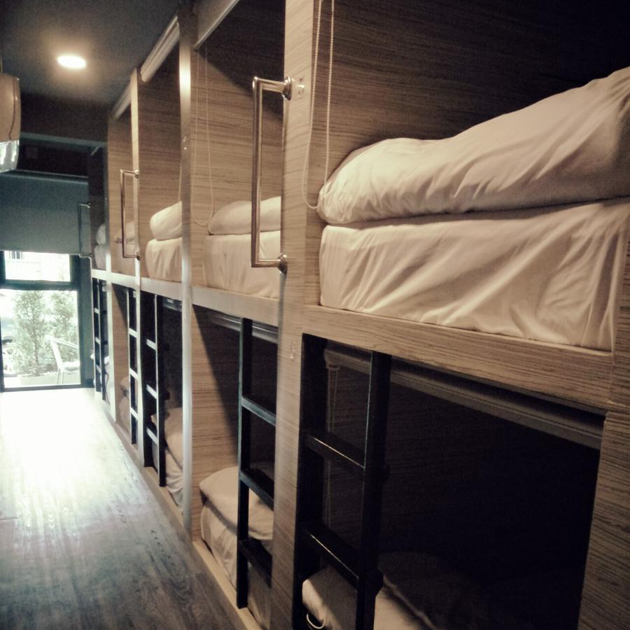 Badu Sukhumvit Dormitory Bangkok Ngoại thất bức ảnh