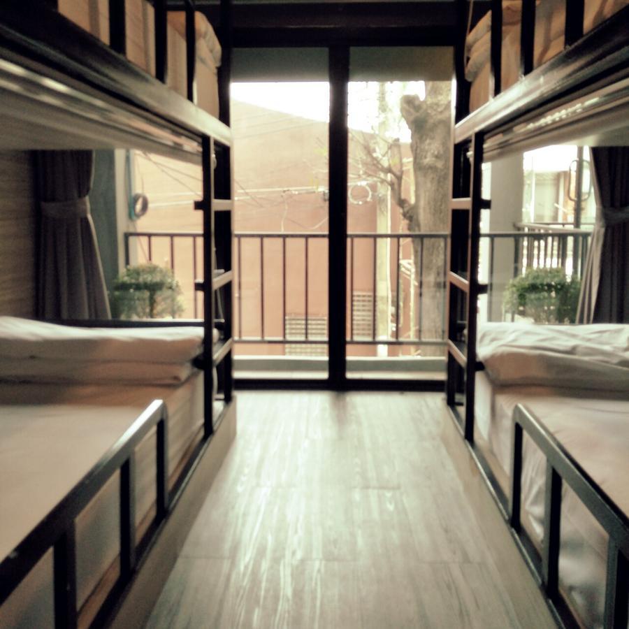 Badu Sukhumvit Dormitory Bangkok Ngoại thất bức ảnh