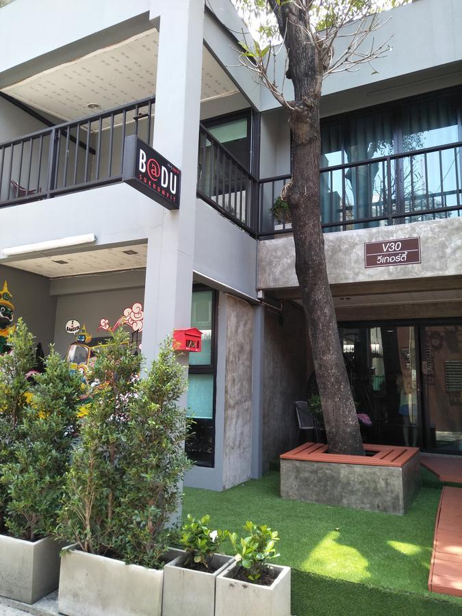 Badu Sukhumvit Dormitory Bangkok Ngoại thất bức ảnh
