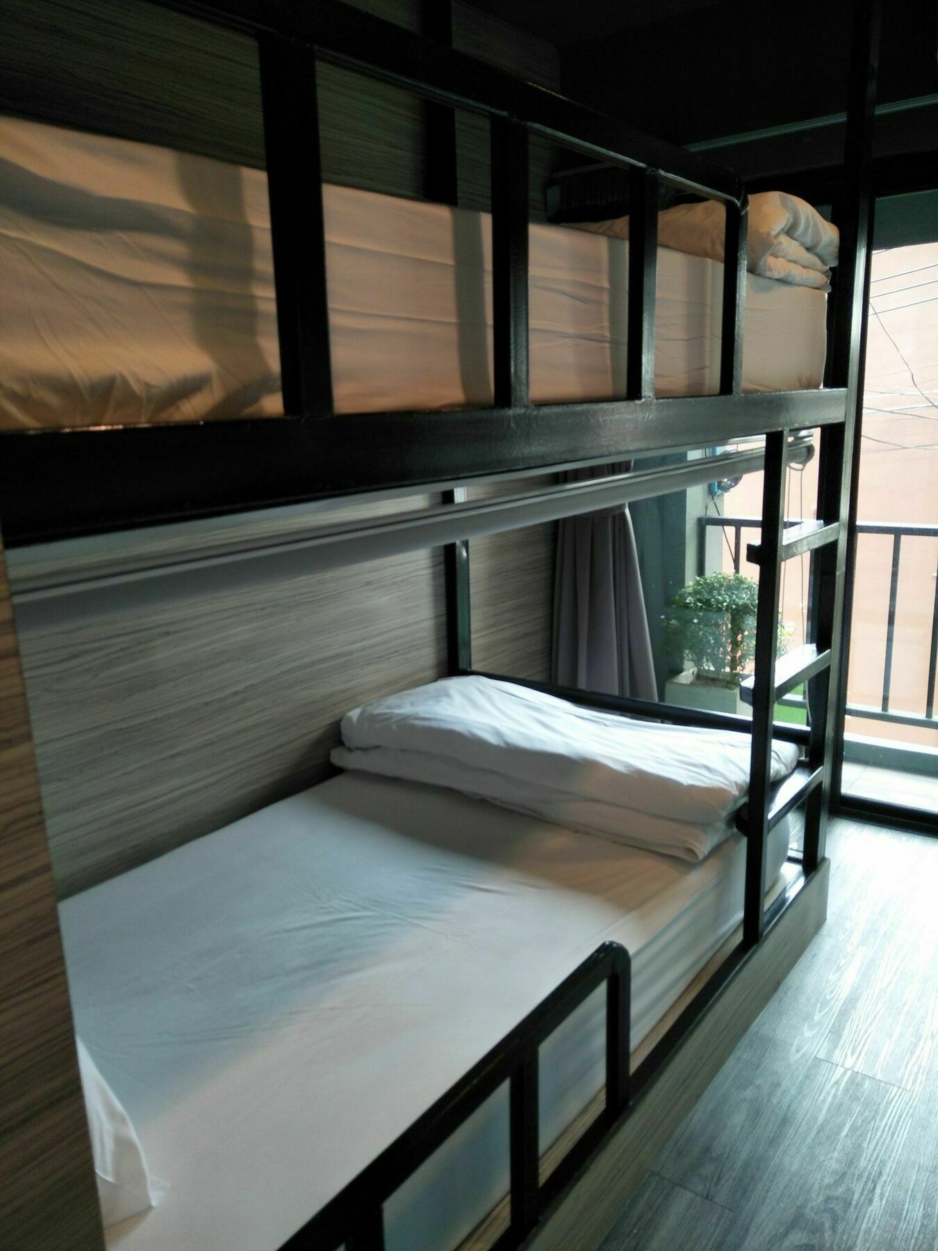 Badu Sukhumvit Dormitory Bangkok Ngoại thất bức ảnh
