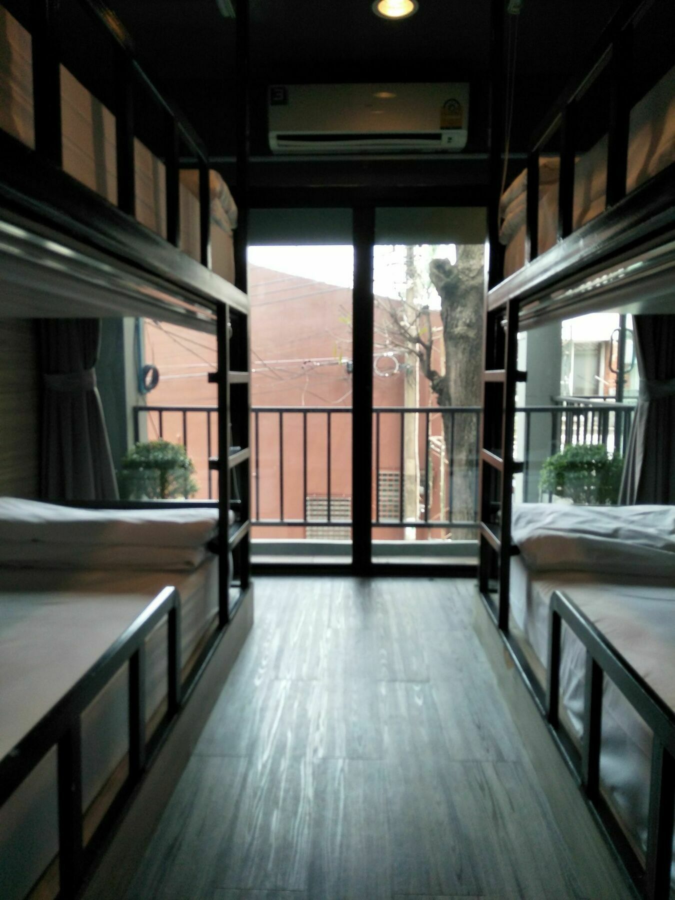 Badu Sukhumvit Dormitory Bangkok Ngoại thất bức ảnh
