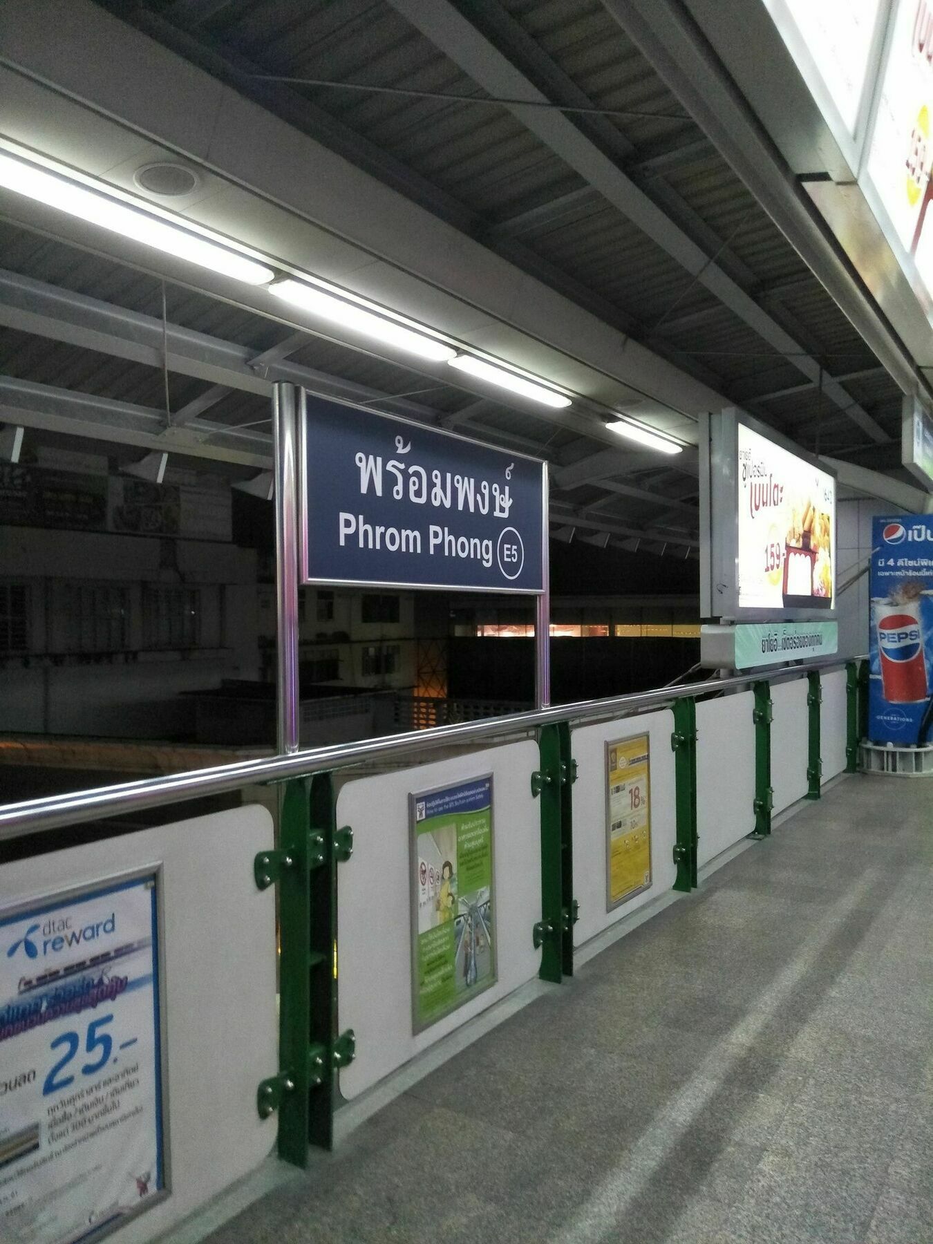 Badu Sukhumvit Dormitory Bangkok Ngoại thất bức ảnh