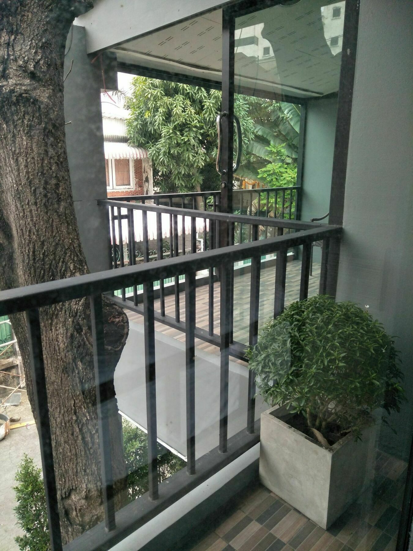 Badu Sukhumvit Dormitory Bangkok Ngoại thất bức ảnh