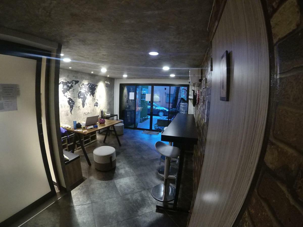 Badu Sukhumvit Dormitory Bangkok Ngoại thất bức ảnh