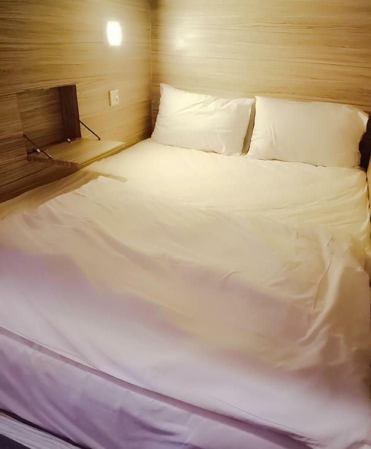 Badu Sukhumvit Dormitory Bangkok Ngoại thất bức ảnh